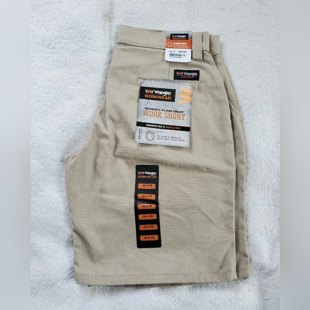 Wrangler Workwear Women's Plain Front Work Shorts, Sz 06 x 09, NWT